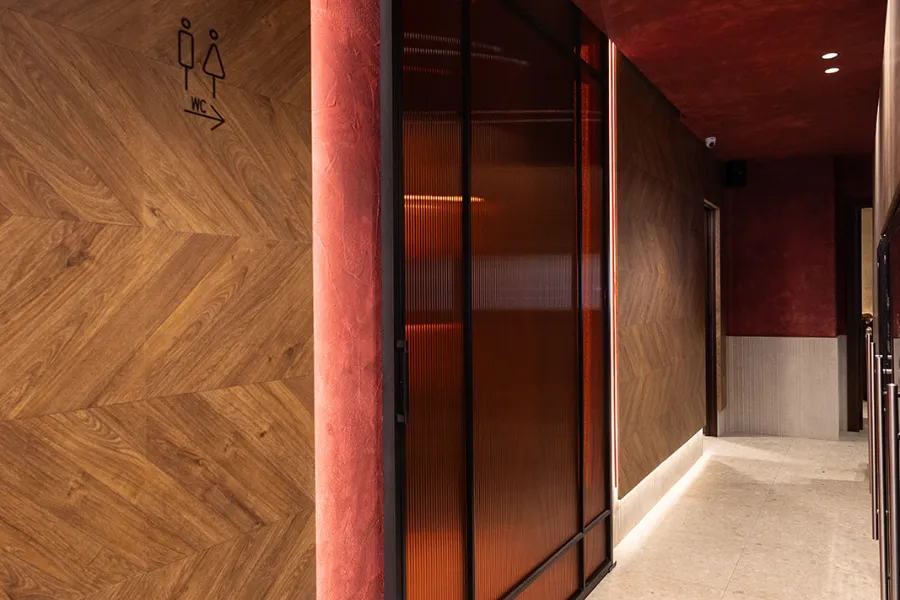 Puertas de interior. Puertas correderas de restaurante.