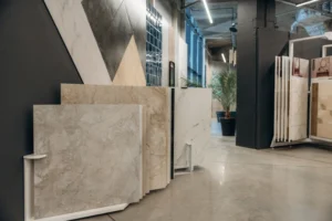 Materiales para espacio comercial profesional en proyecto de interiorismo moderno